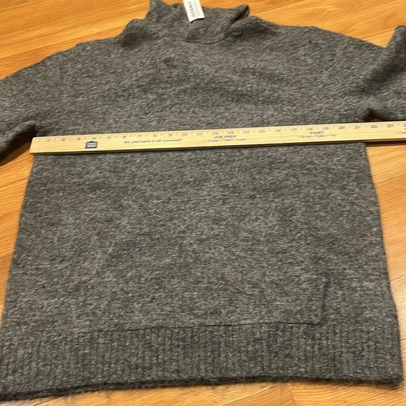 NWT Old Navy women’s hooded sweater with kangaroo pocket size medium. - Picture 8 of 10